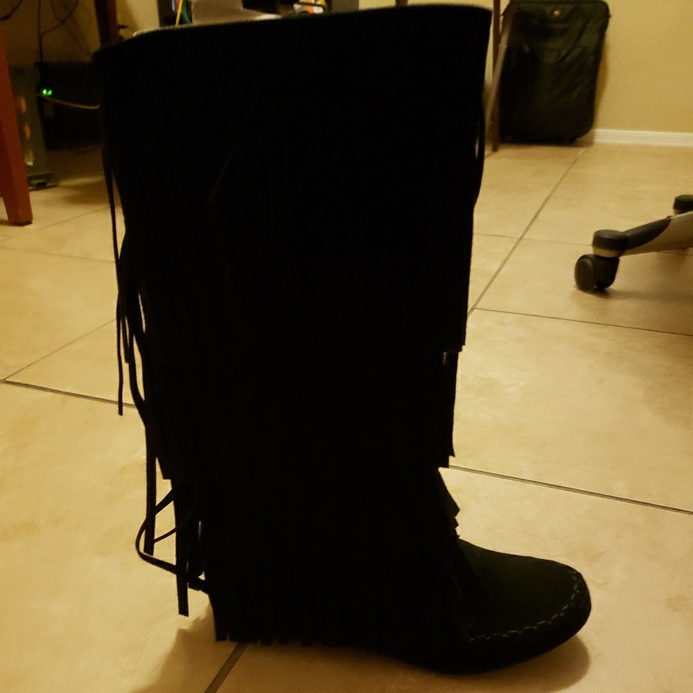 Fringe boots